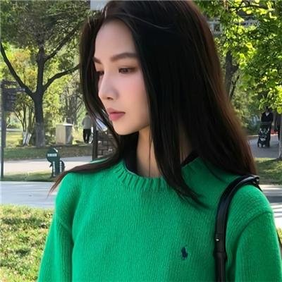 照片中的女孩